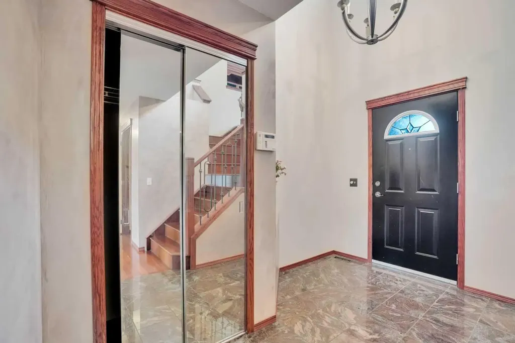 161 Panamount Close NW Calgary AB T3K 5P6