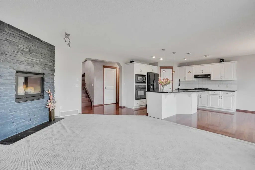 161 Panamount Close NW Calgary AB T3K 5P6