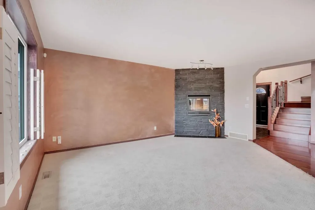 161 Panamount Close NW Calgary AB T3K 5P6