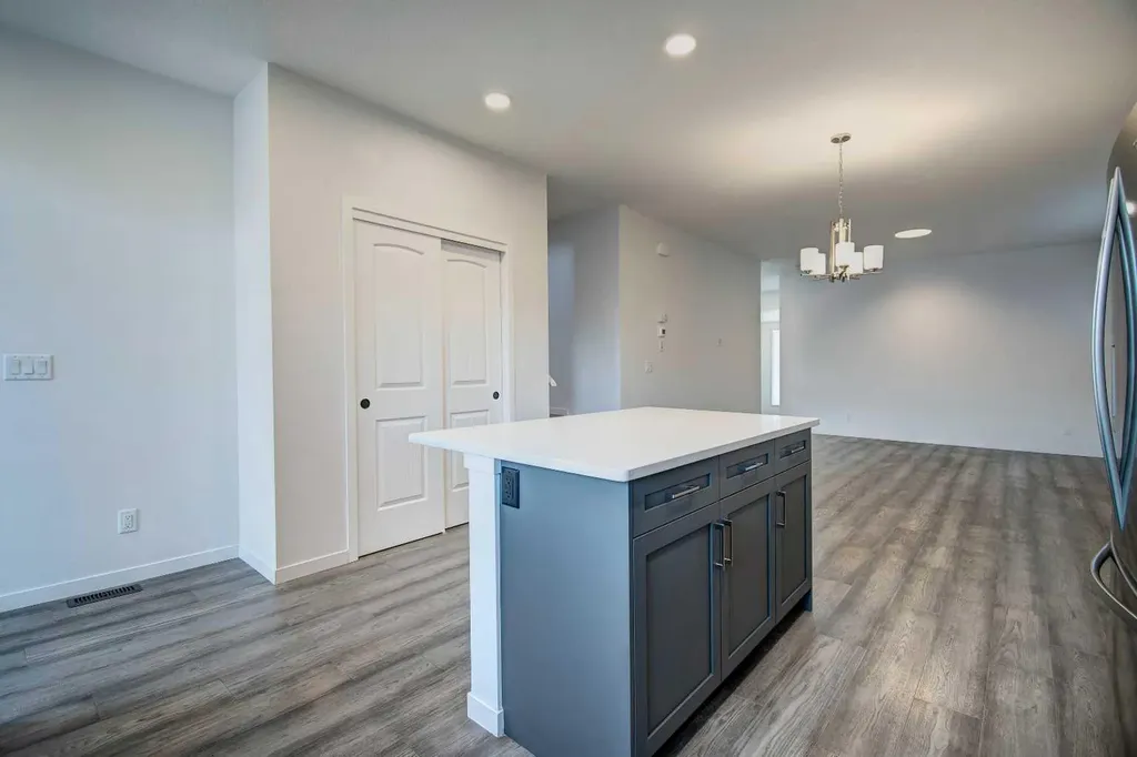 314 Midgrove Link SW Airdrie AB T4B5K8