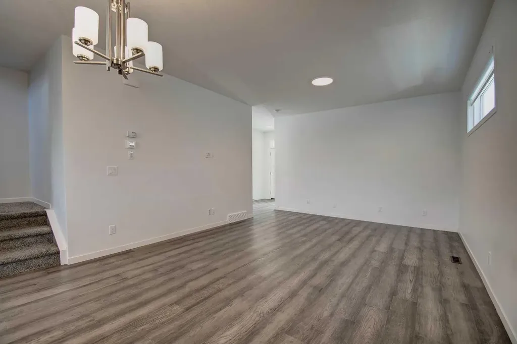 314 Midgrove Link SW Airdrie AB T4B5K8