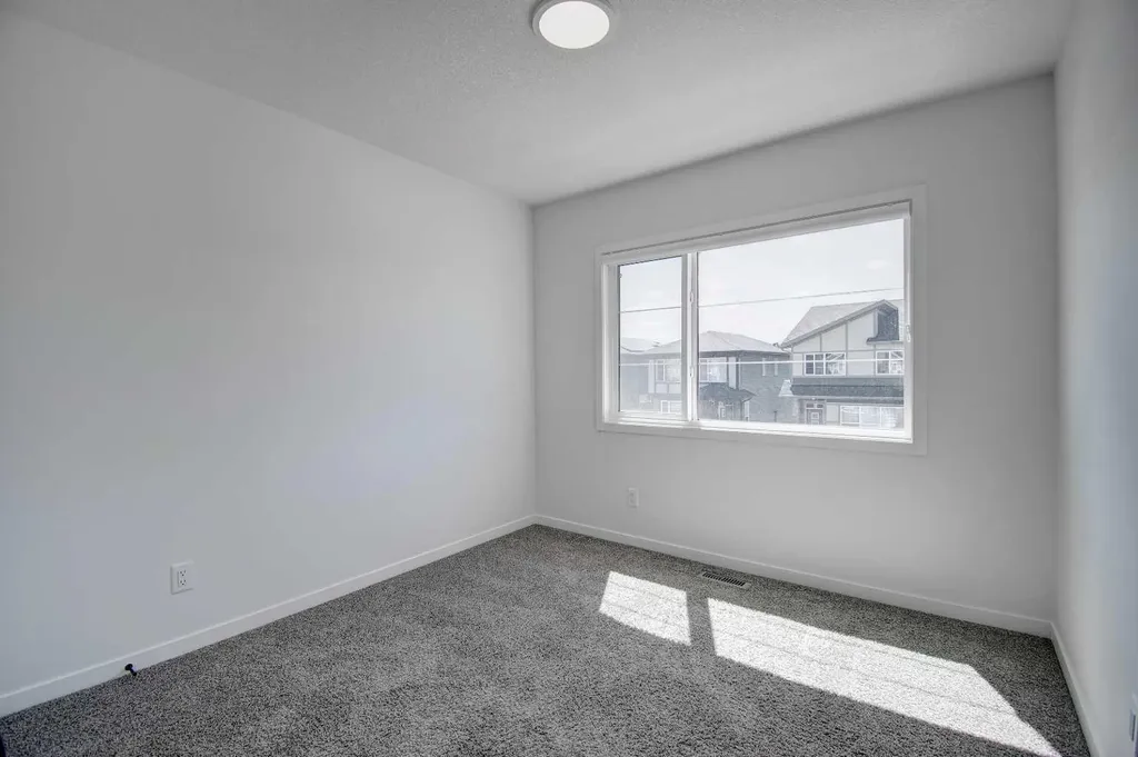 314 Midgrove Link SW Airdrie AB T4B5K8