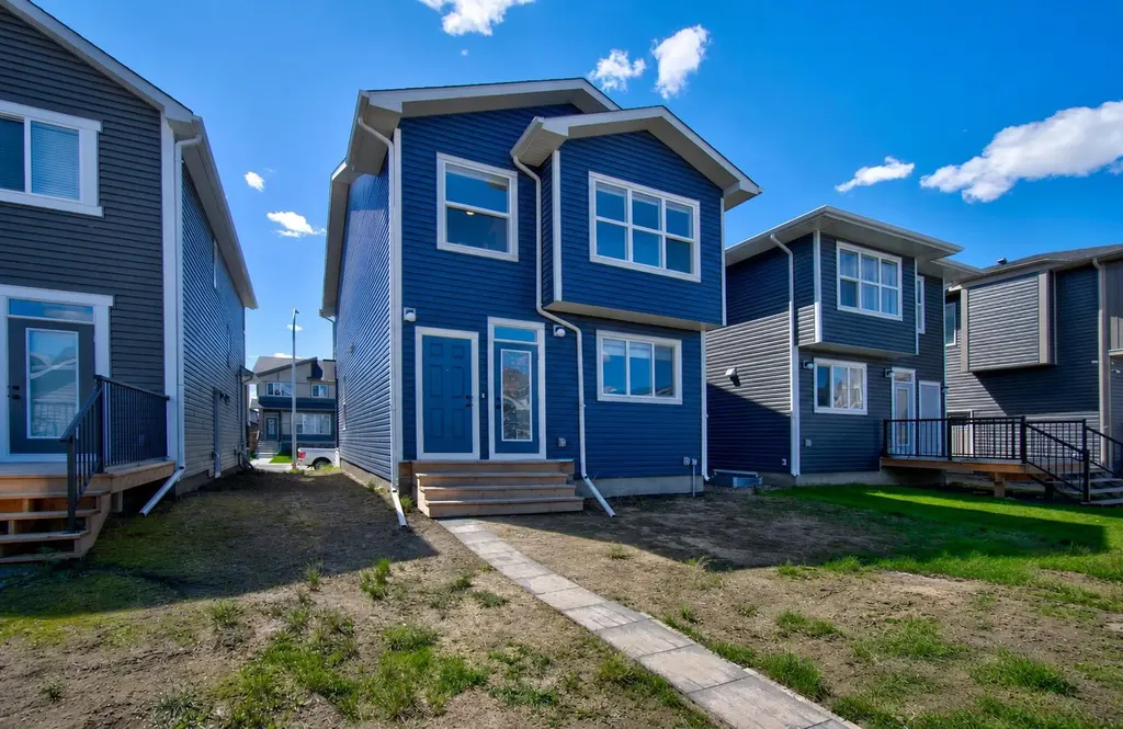314 Midgrove Link SW Airdrie AB T4B5K8