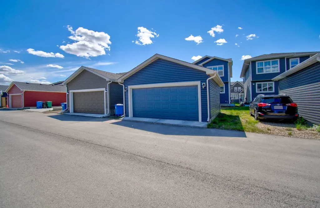 314 Midgrove Link SW Airdrie AB T4B5K8