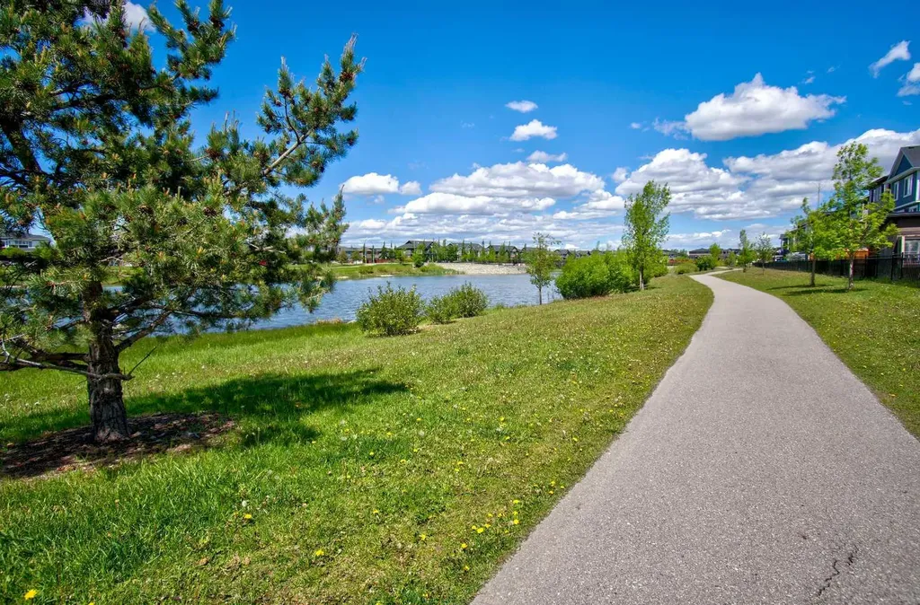 314 Midgrove Link SW Airdrie AB T4B5K8