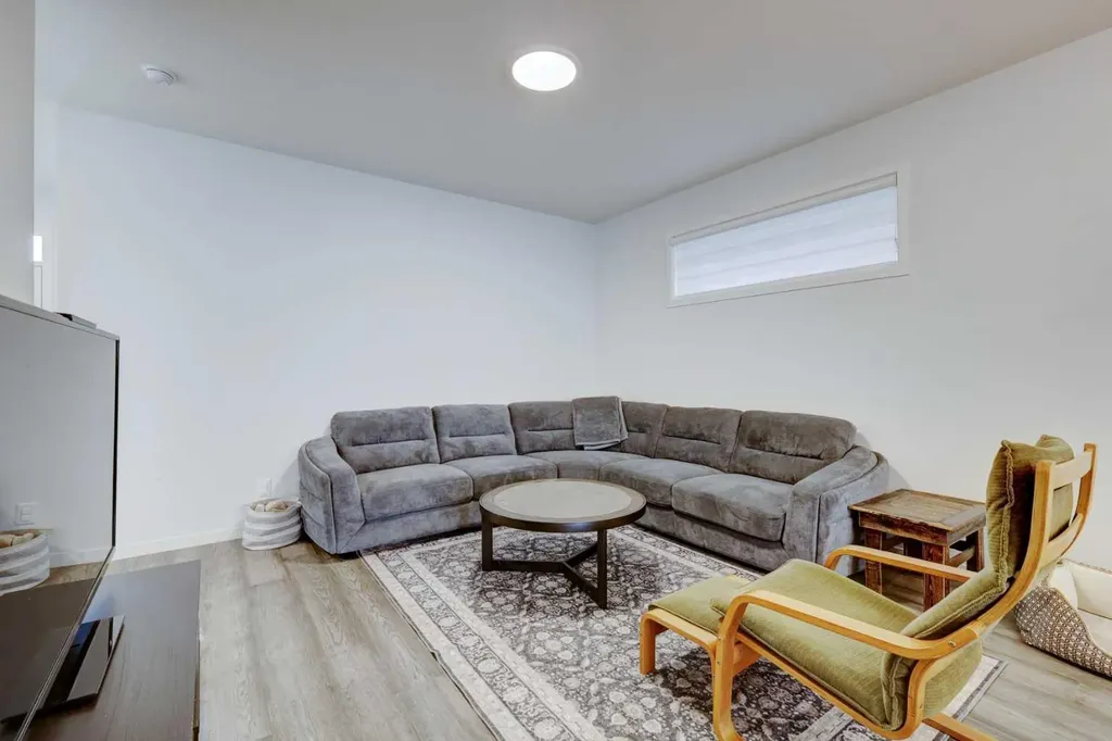 314 Midgrove Link SW Airdrie AB T4B5K8