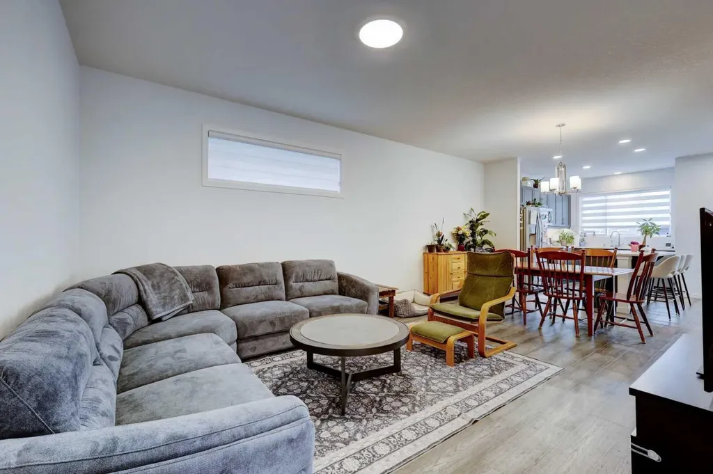 314 Midgrove Link SW Airdrie AB T4B5K8