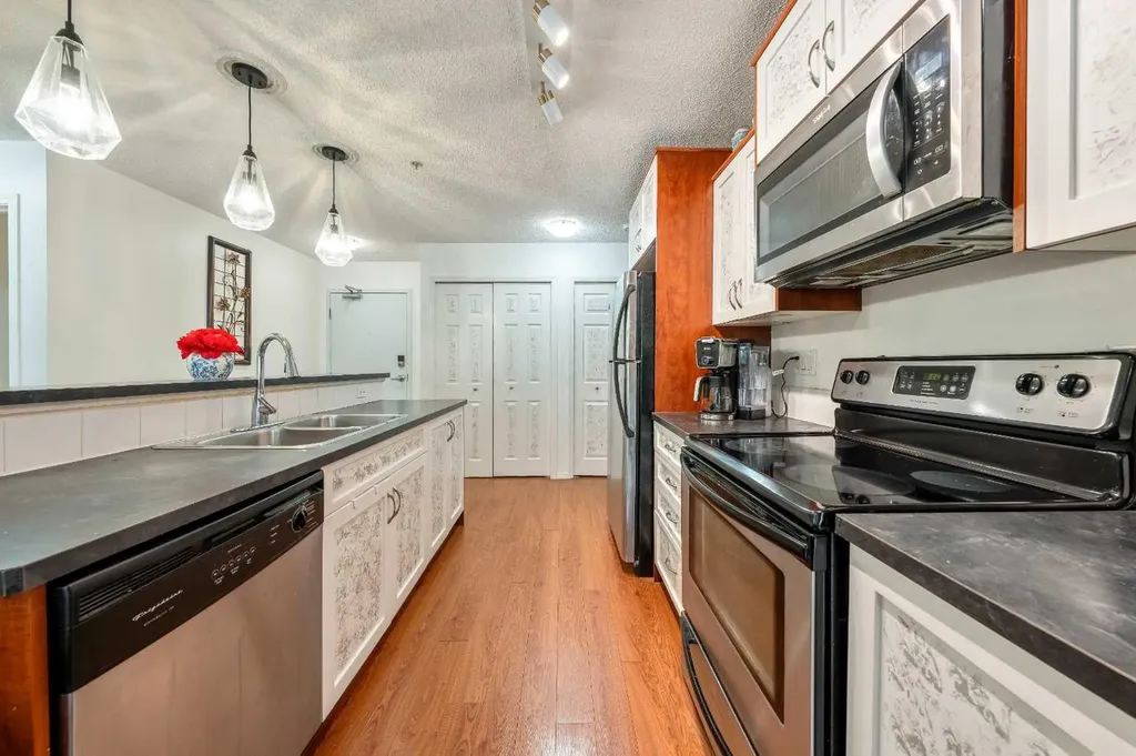 700 Willowbrook Road NW Airdrie AB T4B 0L5