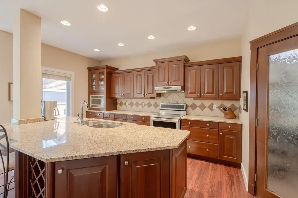 11 Tuscany Glen Green NW Calgary AB T3L2V8