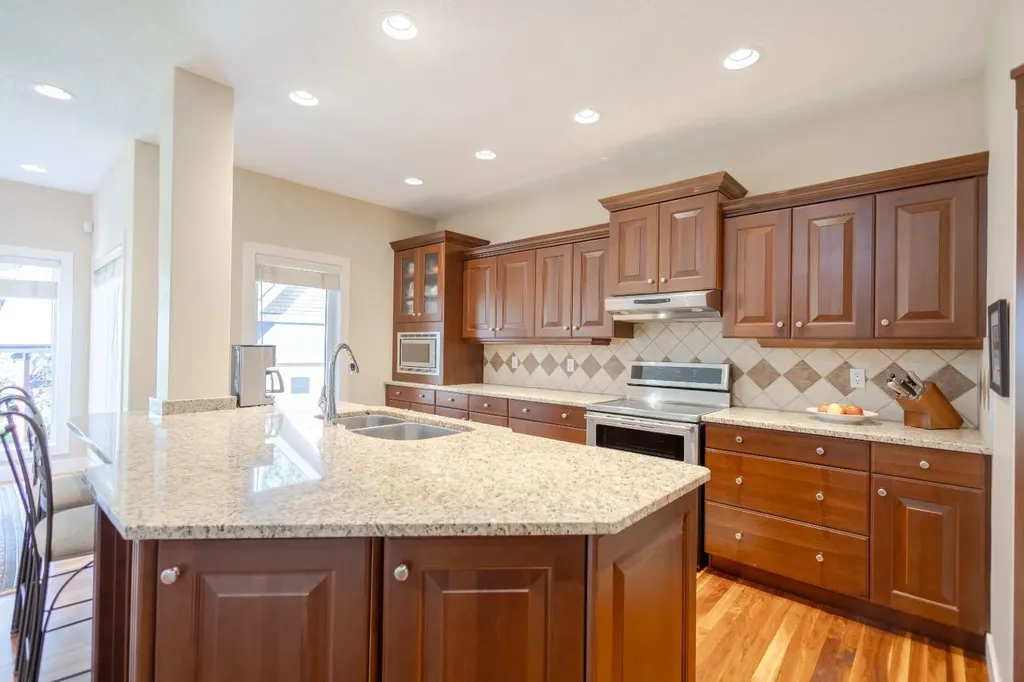 11 Tuscany Glen Green NW Calgary AB T3L2V8