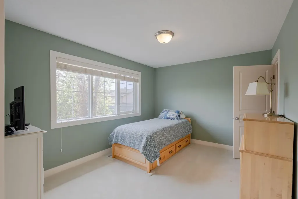 11 Tuscany Glen Green NW Calgary AB T3L2V8