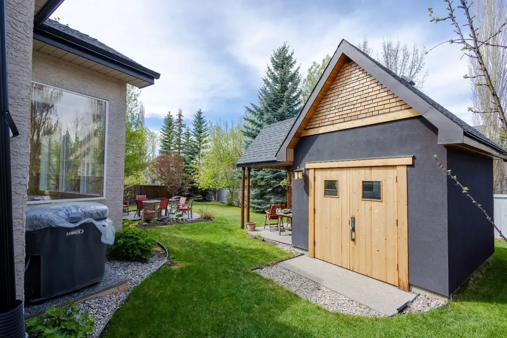 11 Tuscany Glen Green NW Calgary AB T3L2V8