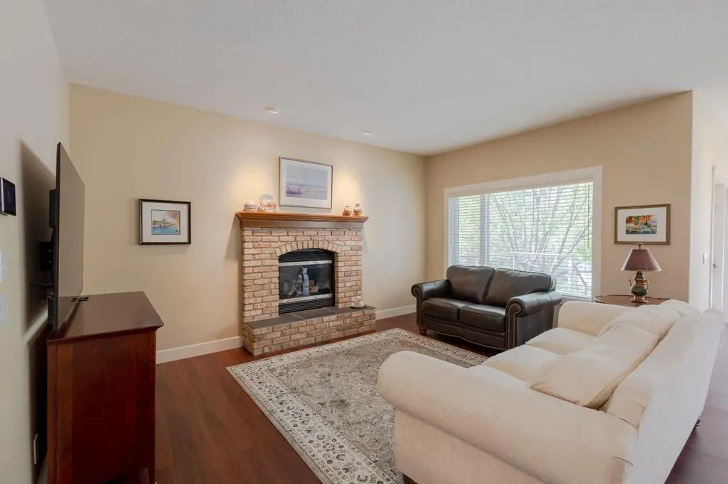 11 Tuscany Glen Green NW Calgary AB T3L2V8