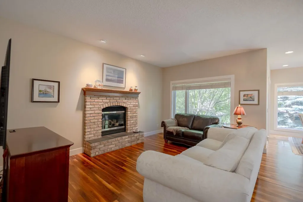 11 Tuscany Glen Green NW Calgary AB T3L2V8