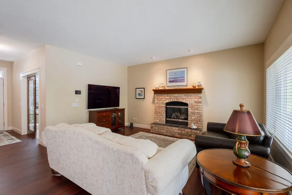 11 Tuscany Glen Green NW Calgary AB T3L2V8
