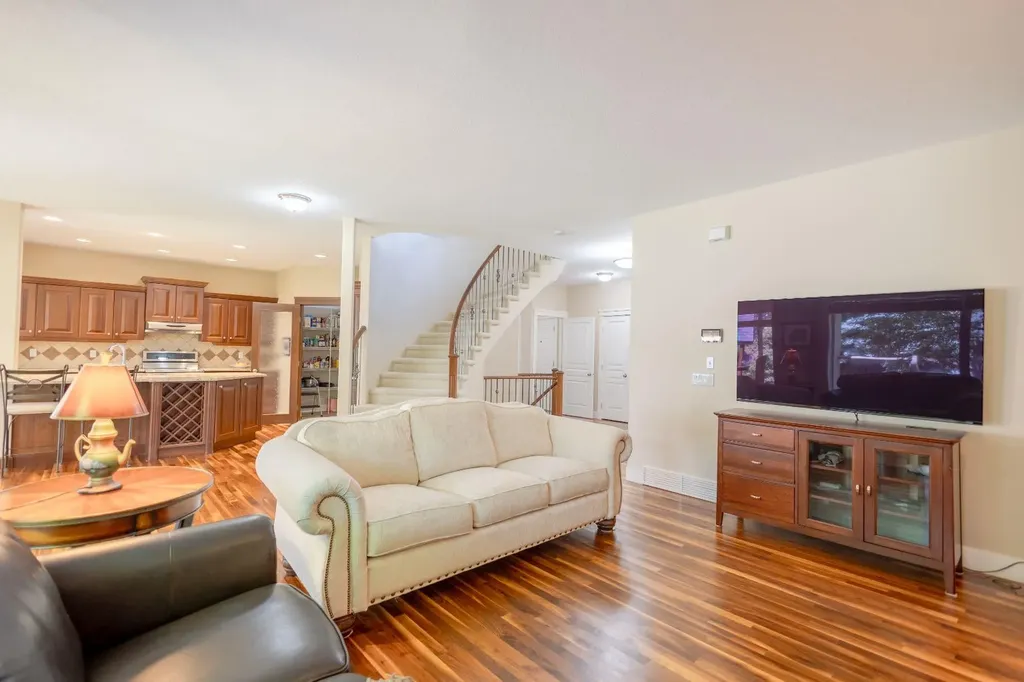 11 Tuscany Glen Green NW Calgary AB T3L2V8