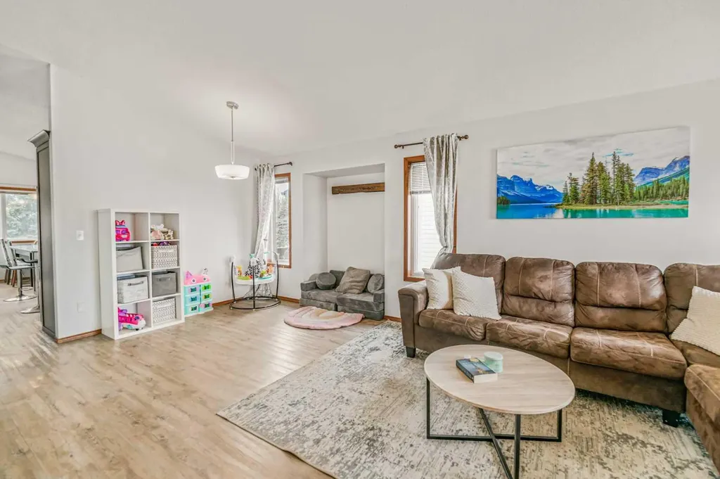 48 Reichley Street Red Deer AB T4P3S3