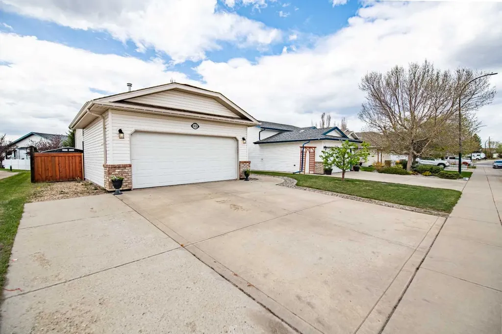 48 Reichley Street Red Deer AB T4P3S3