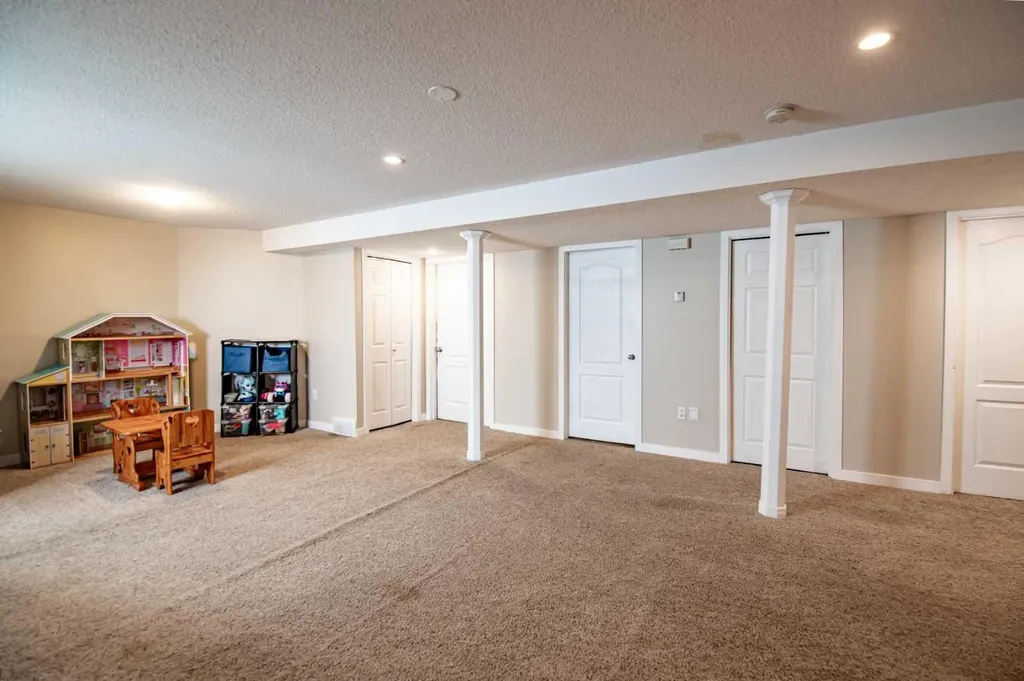 48 Reichley Street Red Deer AB T4P3S3