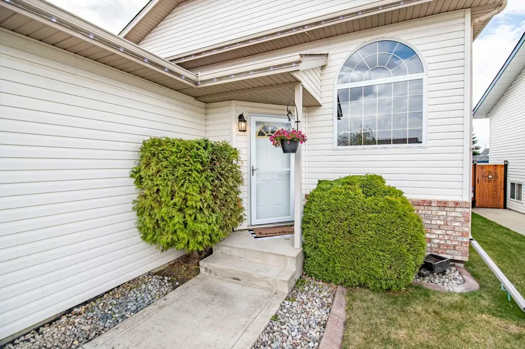 48 Reichley Street Red Deer AB T4P3S3