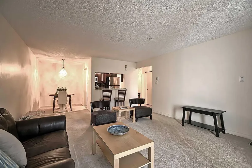 790 Kingsmere Crescent SW Calgary AB T2V 2G9