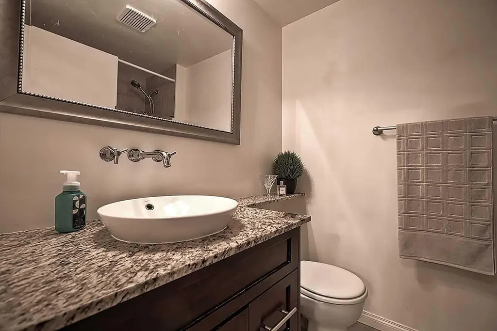 790 Kingsmere Crescent SW Calgary AB T2V 2G9