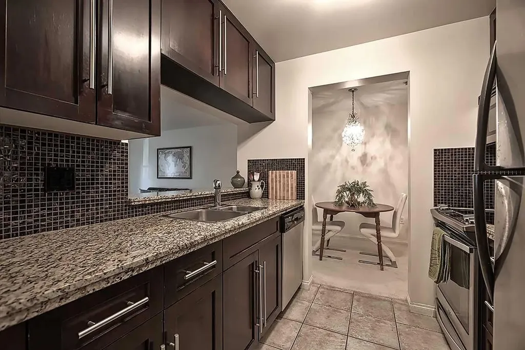 790 Kingsmere Crescent SW Calgary AB T2V 2G9