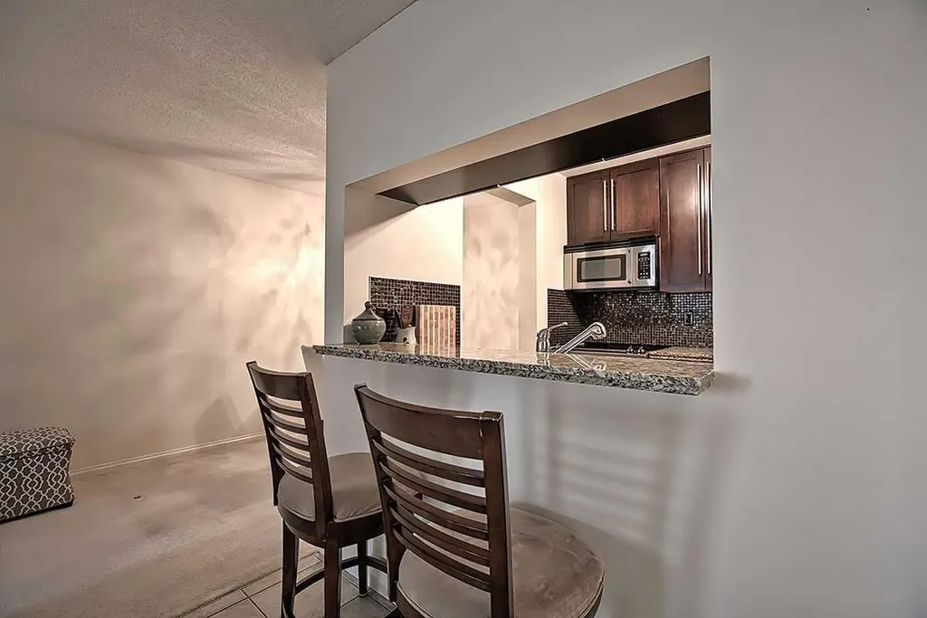 790 Kingsmere Crescent SW Calgary AB T2V 2G9
