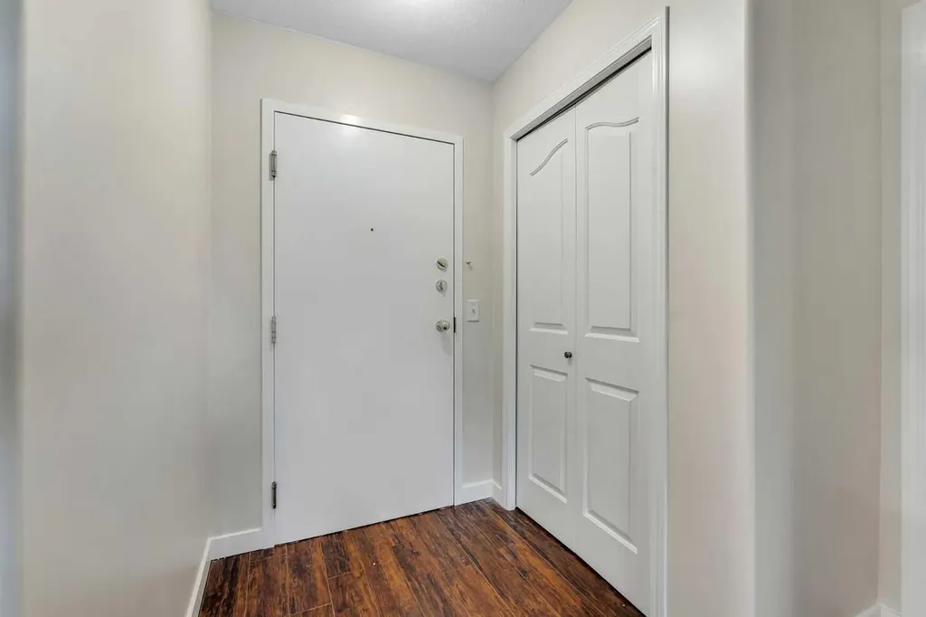1307 Valleyview Park SE Calgary AB T2B 3R6