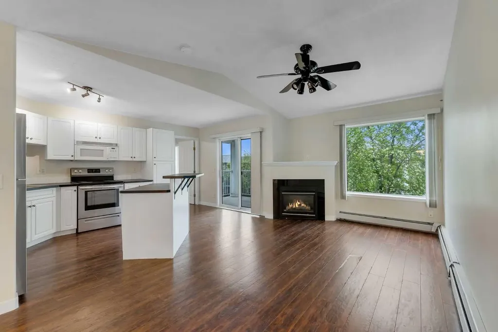 1307 Valleyview Park SE Calgary AB T2B 3R6