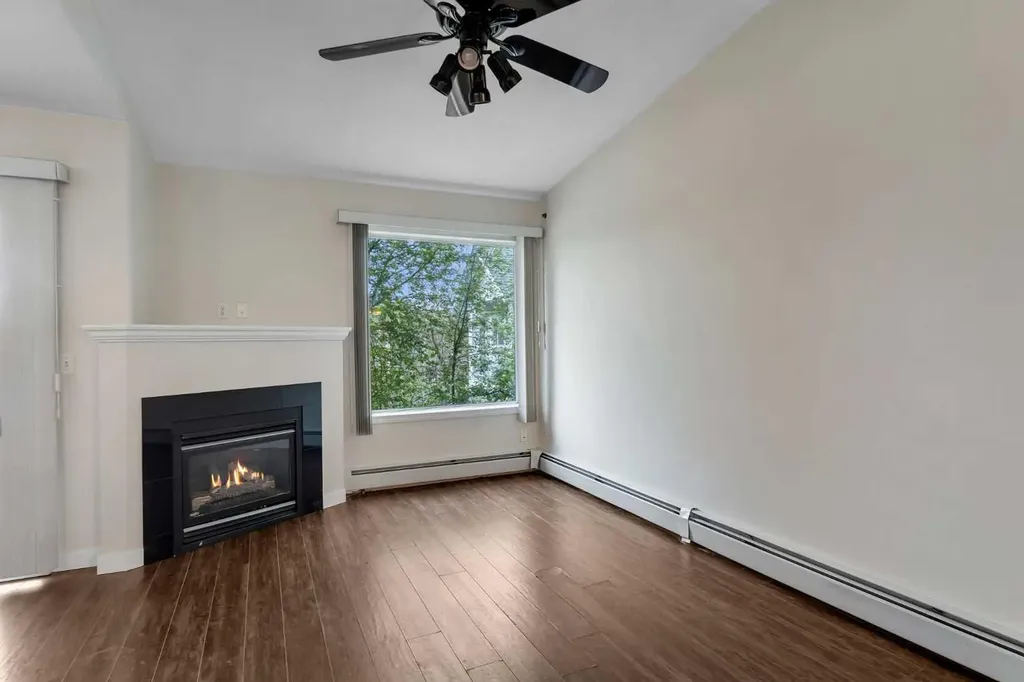 1307 Valleyview Park SE Calgary AB T2B 3R6