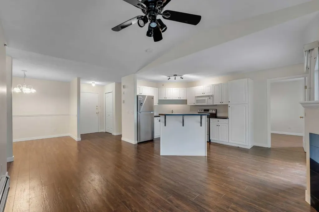 1307 Valleyview Park SE Calgary AB T2B 3R6