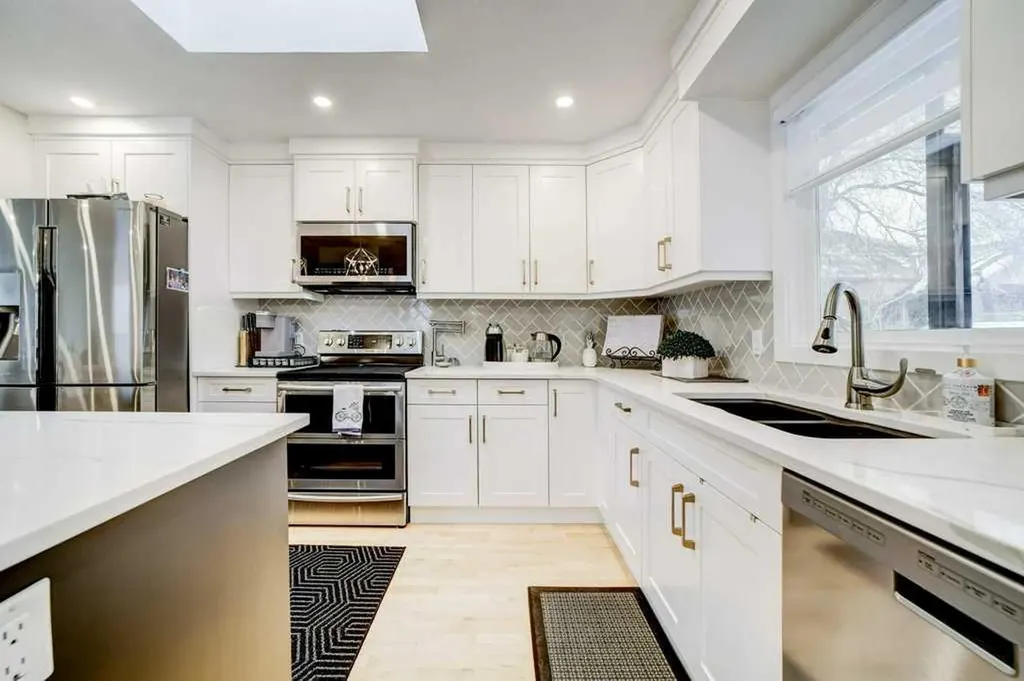 2841 6 Avenue S Lethbridge AB T1J 1E6