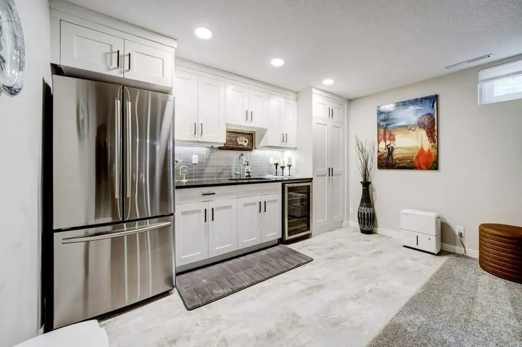 2841 6 Avenue S Lethbridge AB T1J 1E6