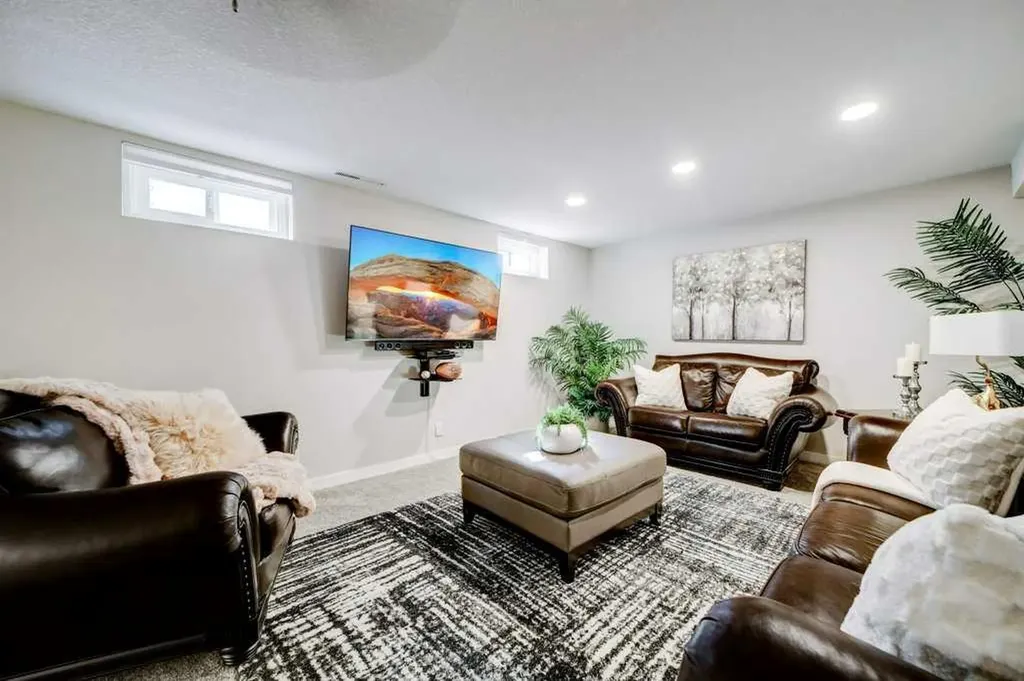 2841 6 Avenue S Lethbridge AB T1J 1E6