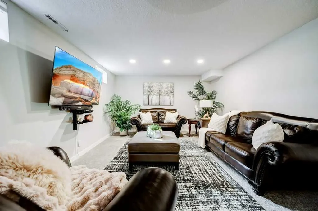 2841 6 Avenue S Lethbridge AB T1J 1E6