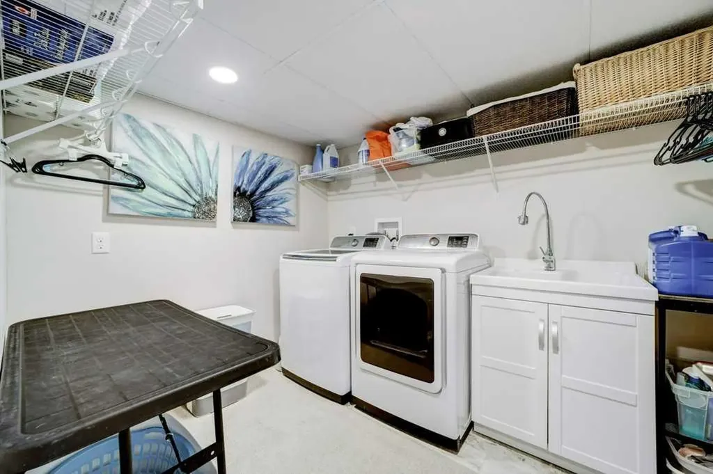2841 6 Avenue S Lethbridge AB T1J 1E6