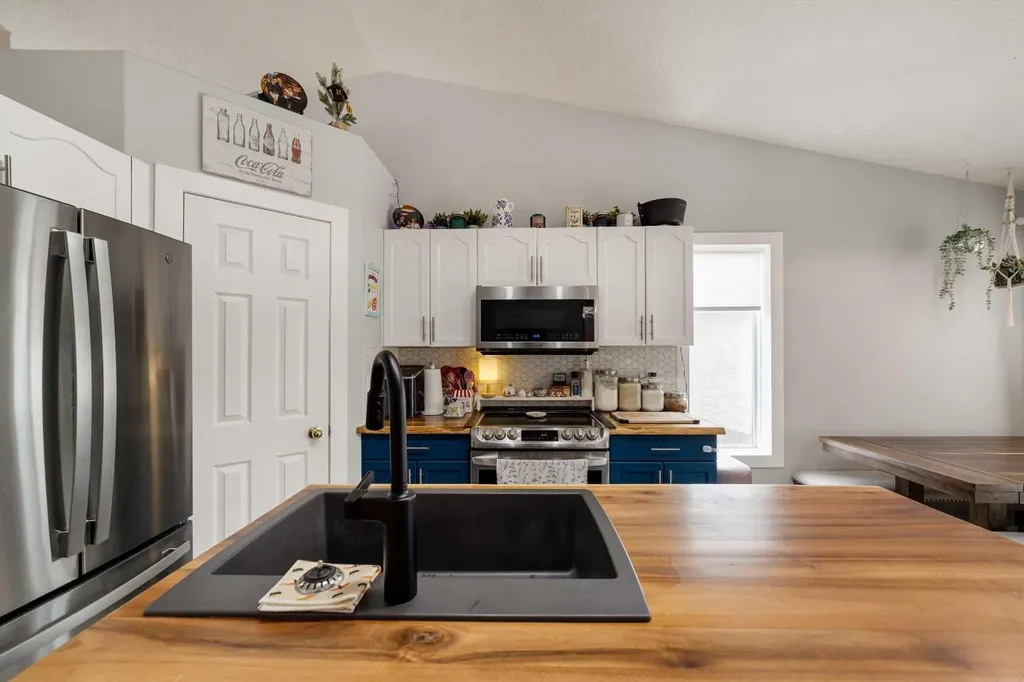 263 Peigan Court W Lethbridge AB T1K 7N3