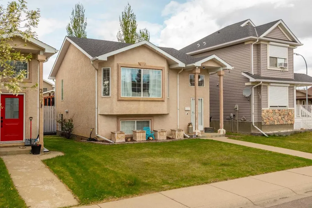 263 Peigan Court W Lethbridge AB T1K 7N3