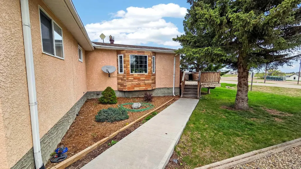 605 2 Street S Grassy Lake AB T0K 0Z0