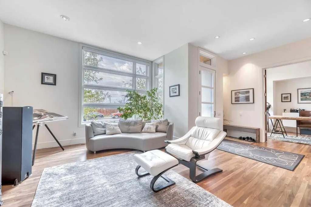 2008 38 Avenue SW Calgary AB T2T 2K4