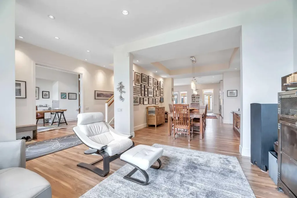 2008 38 Avenue SW Calgary AB T2T 2K4