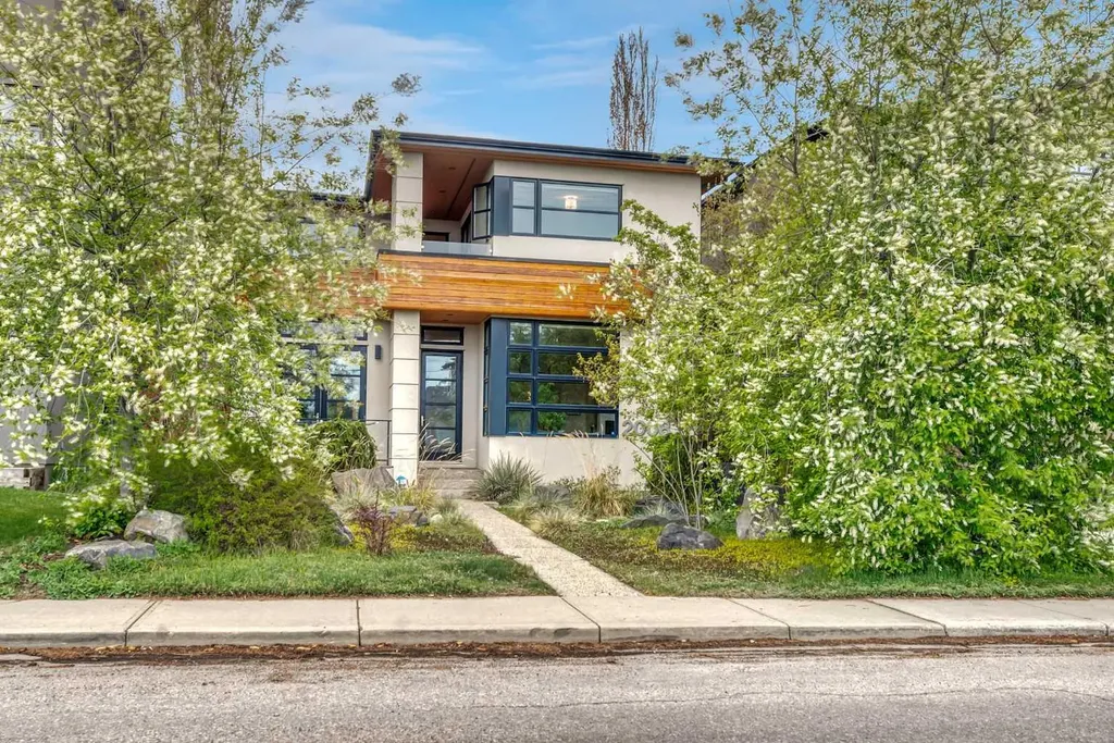 2008 38 Avenue SW Calgary AB T2T 2K4