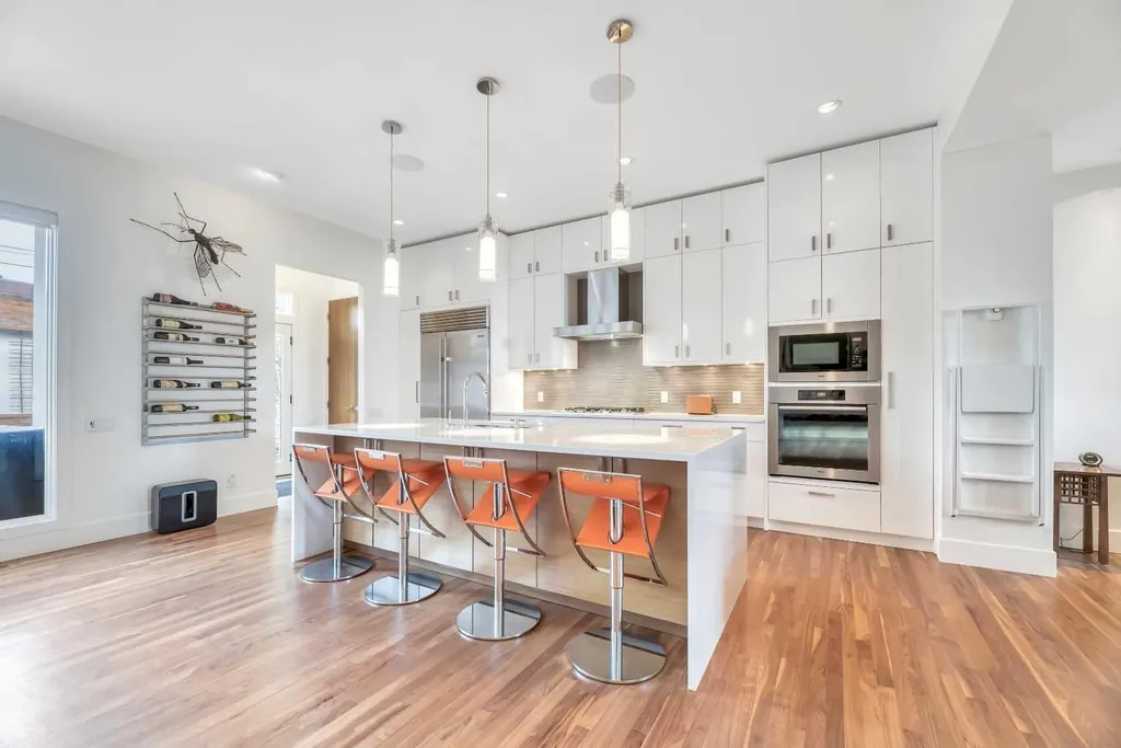 2008 38 Avenue SW Calgary AB T2T 2K4