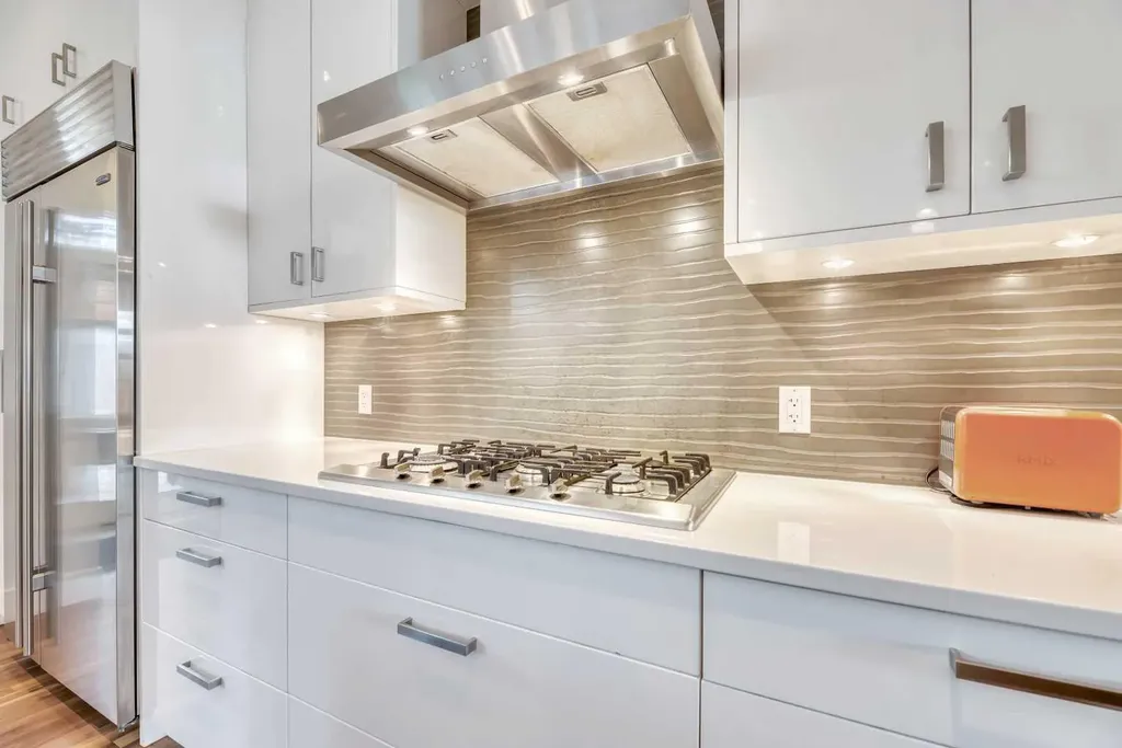 2008 38 Avenue SW Calgary AB T2T 2K4
