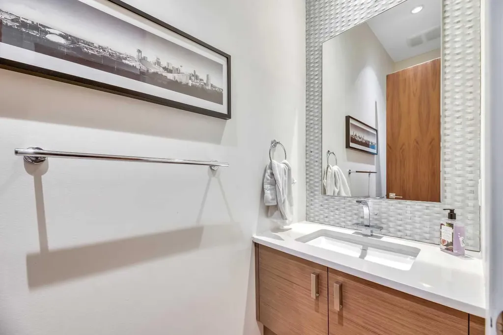 2008 38 Avenue SW Calgary AB T2T 2K4