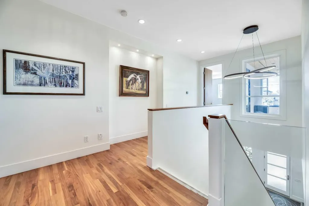 2008 38 Avenue SW Calgary AB T2T 2K4