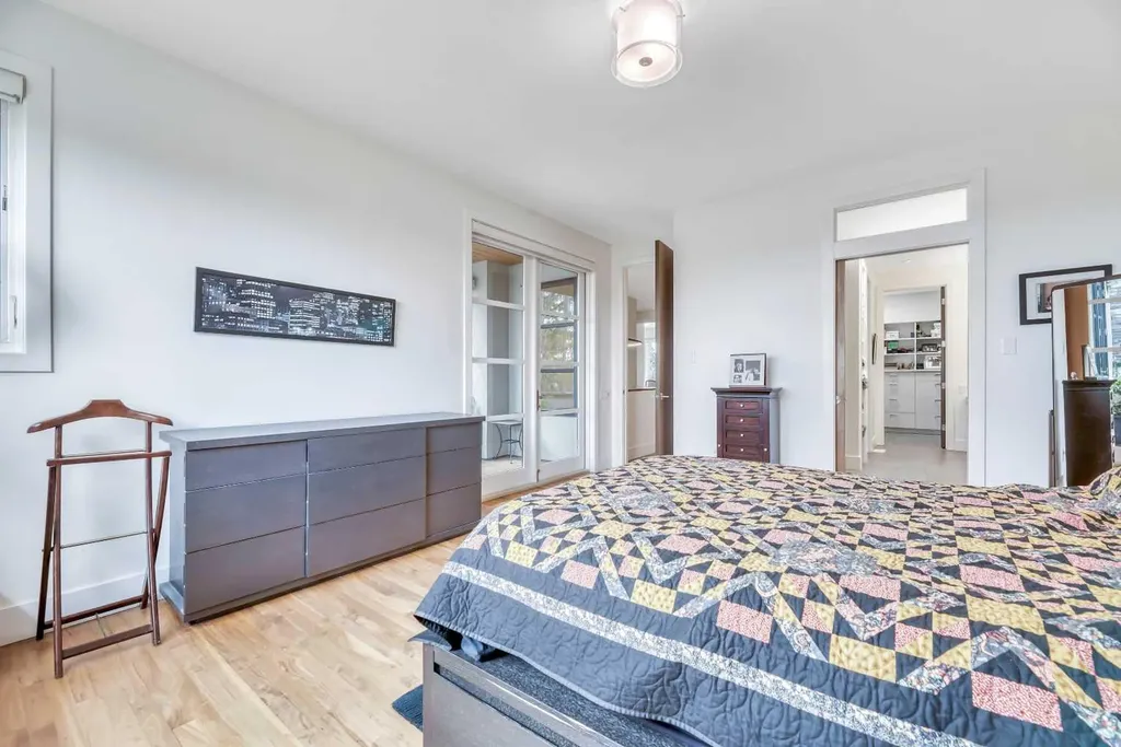 2008 38 Avenue SW Calgary AB T2T 2K4