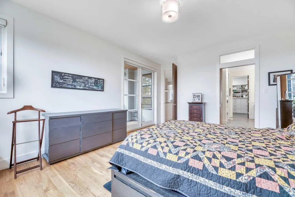 2008 38 Avenue SW Calgary AB T2T 2K4