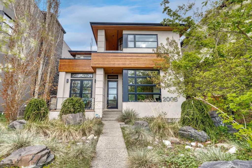 2008 38 Avenue SW Calgary AB T2T 2K4